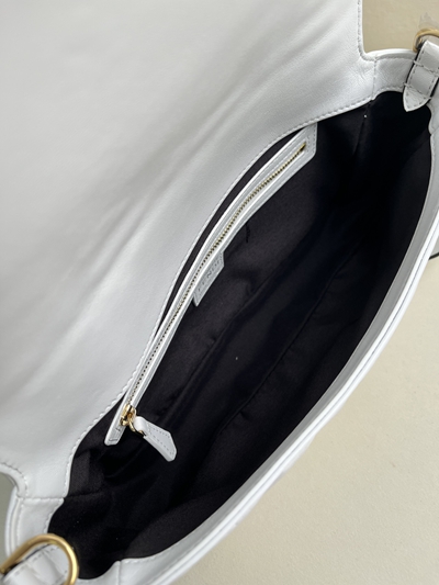 フェンディバッグ着用イメージ